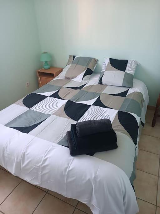 Belle villa de 90m2 au calme avec jardin et parking à 10 mn de la mer en voiture Fos-sur-Mer Extérieur photo